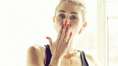 /album/fotogaleria/miley-cyrus-blowing-kiss-gif/
