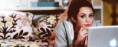 /album/fotogaleria/miley-cyrus-looks-up-from-laptop-gif/